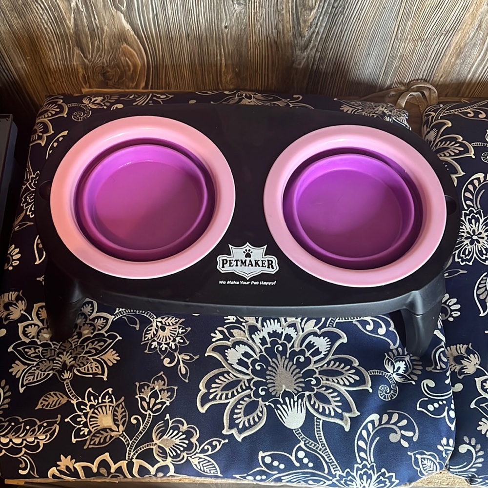 Pet Maker food dish. Back and Pink.